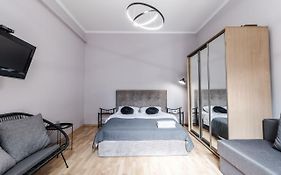 Midwheel Apartment 9